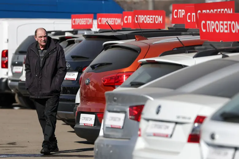 Продавать ли автомобиль сейчас?